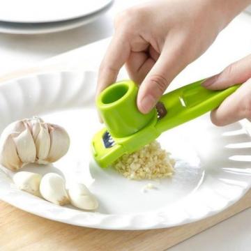 Multifunctional Garlic &amp; Ginger Press grinding Mini Cutter Kitchen Utensils Tool