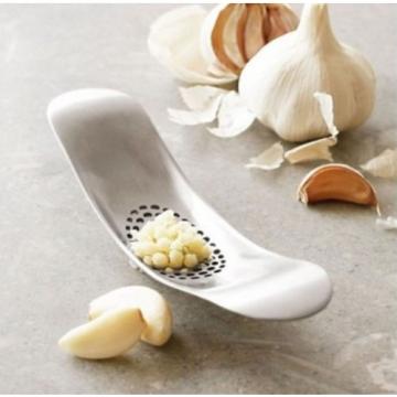 Rocker Steel Garlic Clove Mesh Crusher Press Mincer Chopper Masher Kitchen Tools