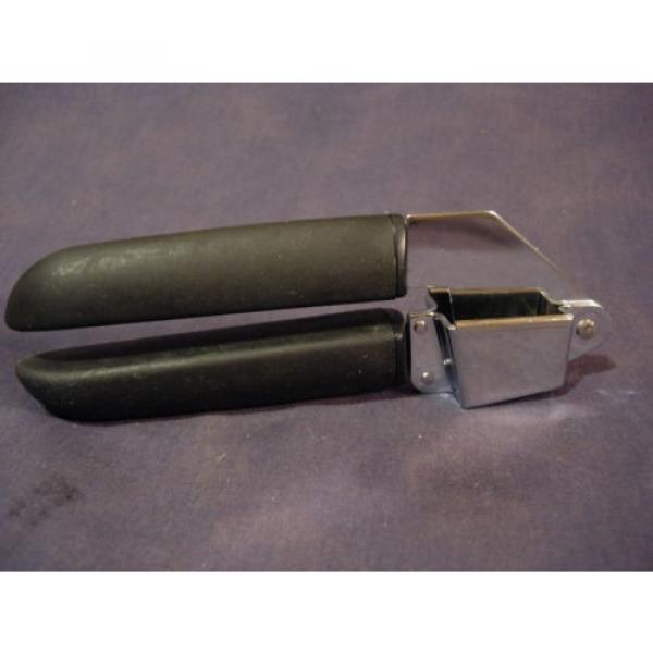 LARGE RUBBER GRIP GARLIC PRESS #1 image